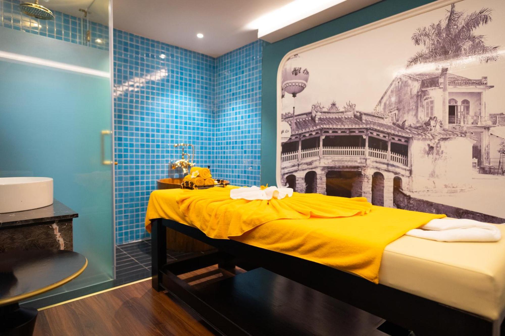Bel Marina Hoi An Resort Esterno foto A massage room at a spa in Bangkok, Thailand